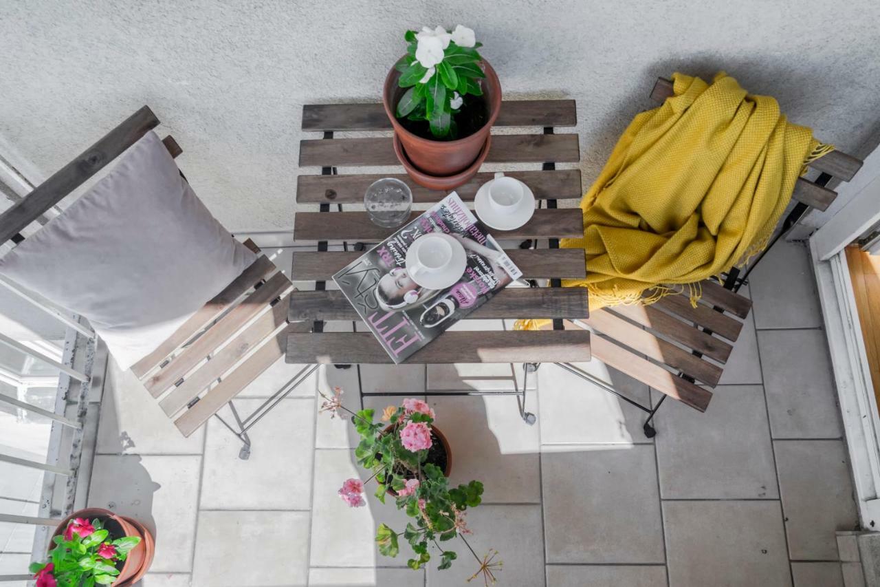Pollock Apartment In Old Town Братислава Екстер'єр фото