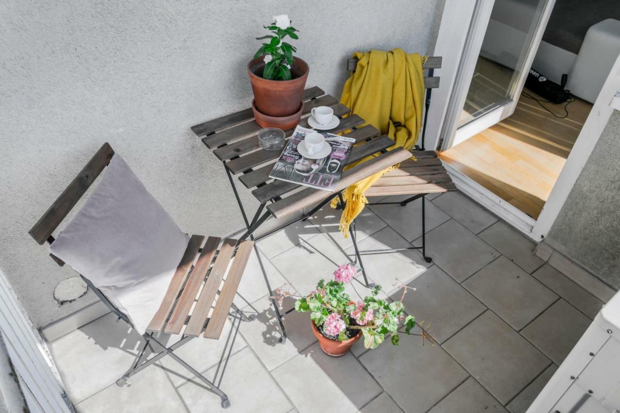Pollock Apartment In Old Town Братислава Екстер'єр фото