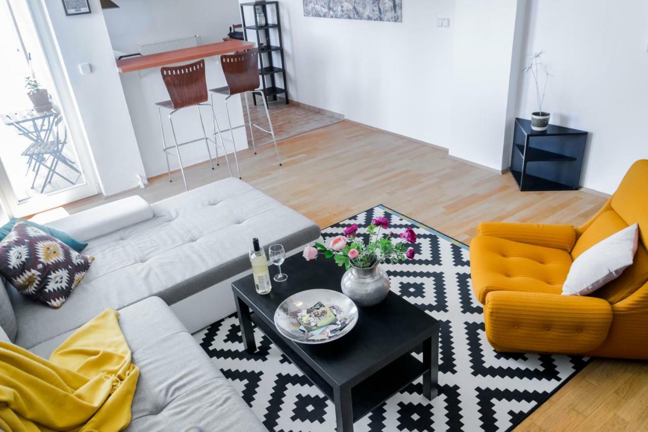 Pollock Apartment In Old Town Братислава Екстер'єр фото