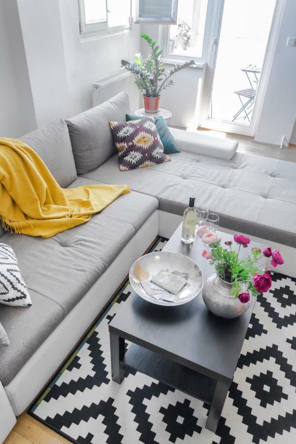 Pollock Apartment In Old Town Братислава Екстер'єр фото