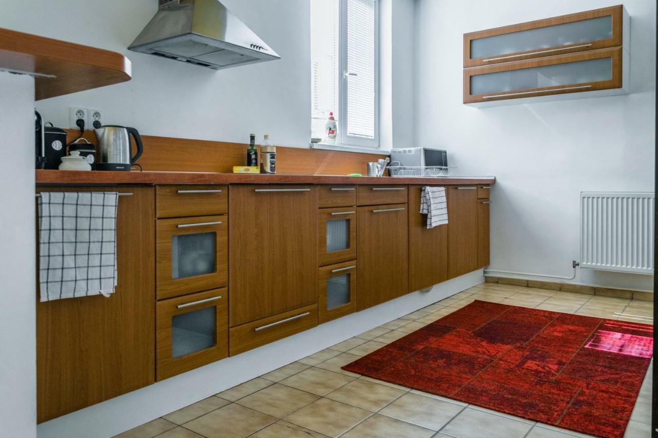 Pollock Apartment In Old Town Братислава Екстер'єр фото