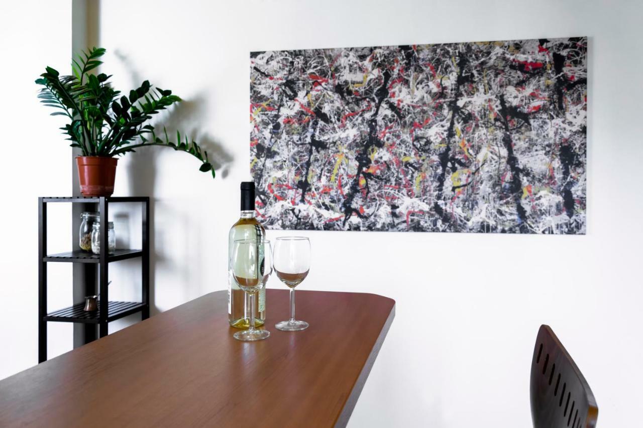 Pollock Apartment In Old Town Братислава Екстер'єр фото